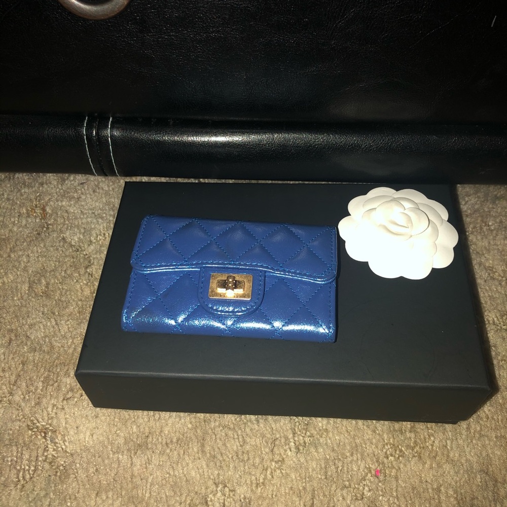 Chanel Cobalt Blue Iridescent CC Wallet Holder - Picture 1 of 13
